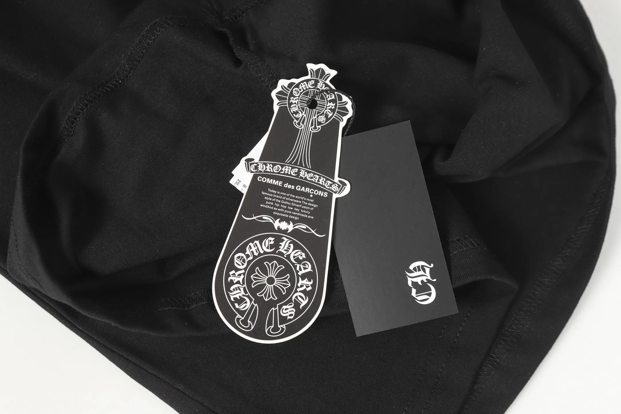 P150 Chrome Hearts CH Chrome Hearts Sanskrit printed short-sleeved T-shirt. Adopts imported direct-injection technology. Correct configuration. Black 2025 Chrome Hearts ZP packaging bag. 240 grams of custom-dyed double-yarn cotton. Large version. Loose and stylish. Different from lower versions, slim and long version with upper body and lower hips. 100% commitment: top quality. Not fast food. Highest version on the market. Top quality - different from ordinary versions in the market. If you care about quality, you should also respect the price. Absolutely 0 after-sales service and 0 return rate so far. It’s hard not to love the style - 240 grams of custom-dyed double yarn fabric - Correct high-density main mark, washed tag, hand-sewn